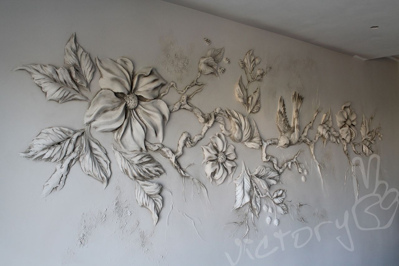 Барельеф растительный на стене