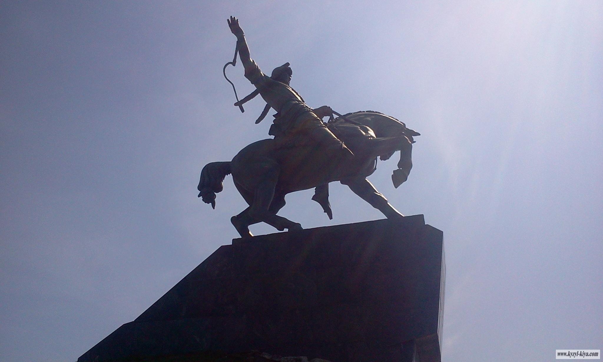 Памятник в Алматы Салават Юлаев
