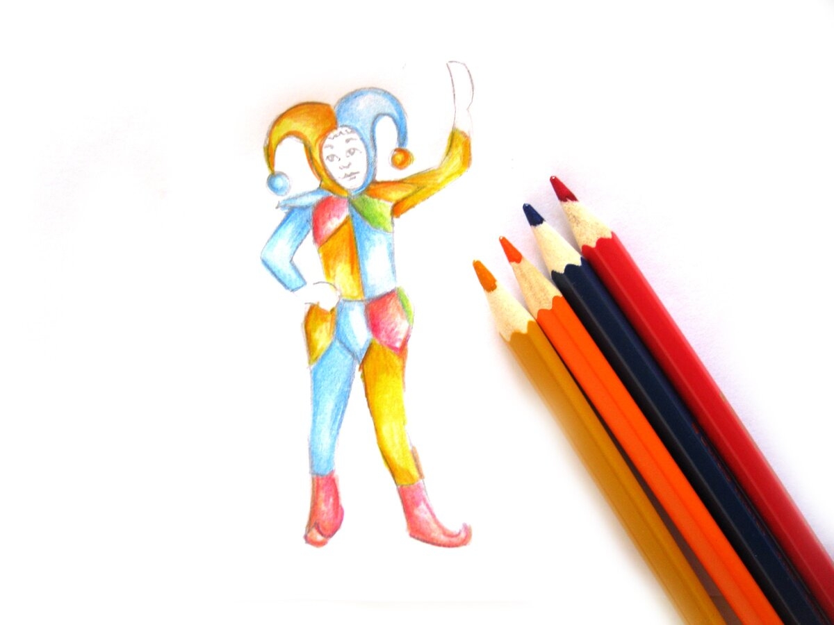 Арлекино цветными карандашами