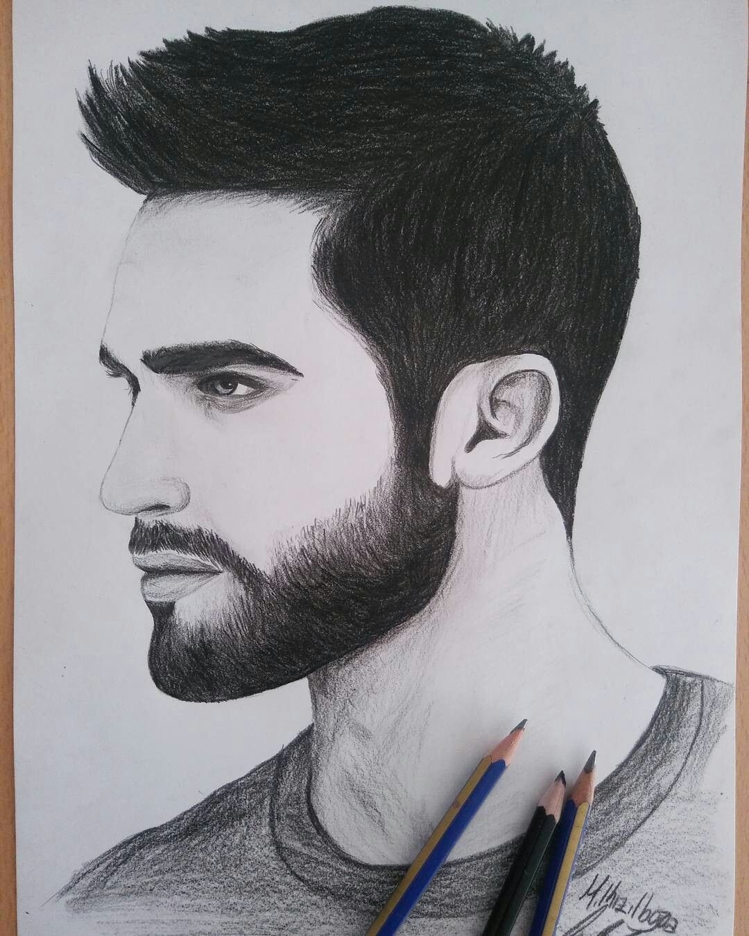 Мужчина с бородой рисунок карандашом