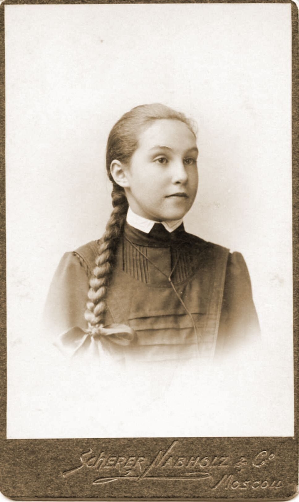 Портрет гимназистки Наталья Комаровская