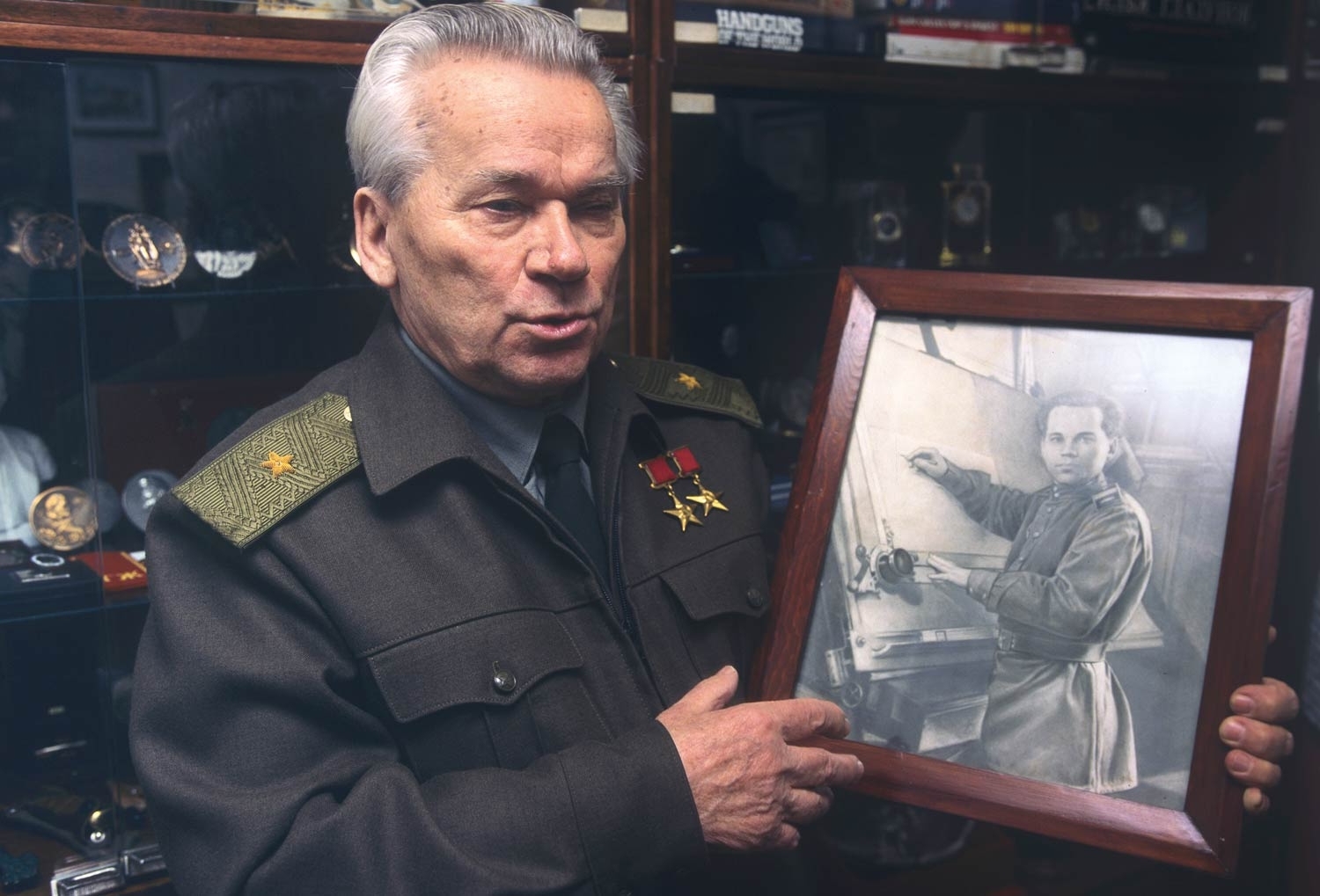Генерал лейтенант Калашников Михаил Тимофеевич