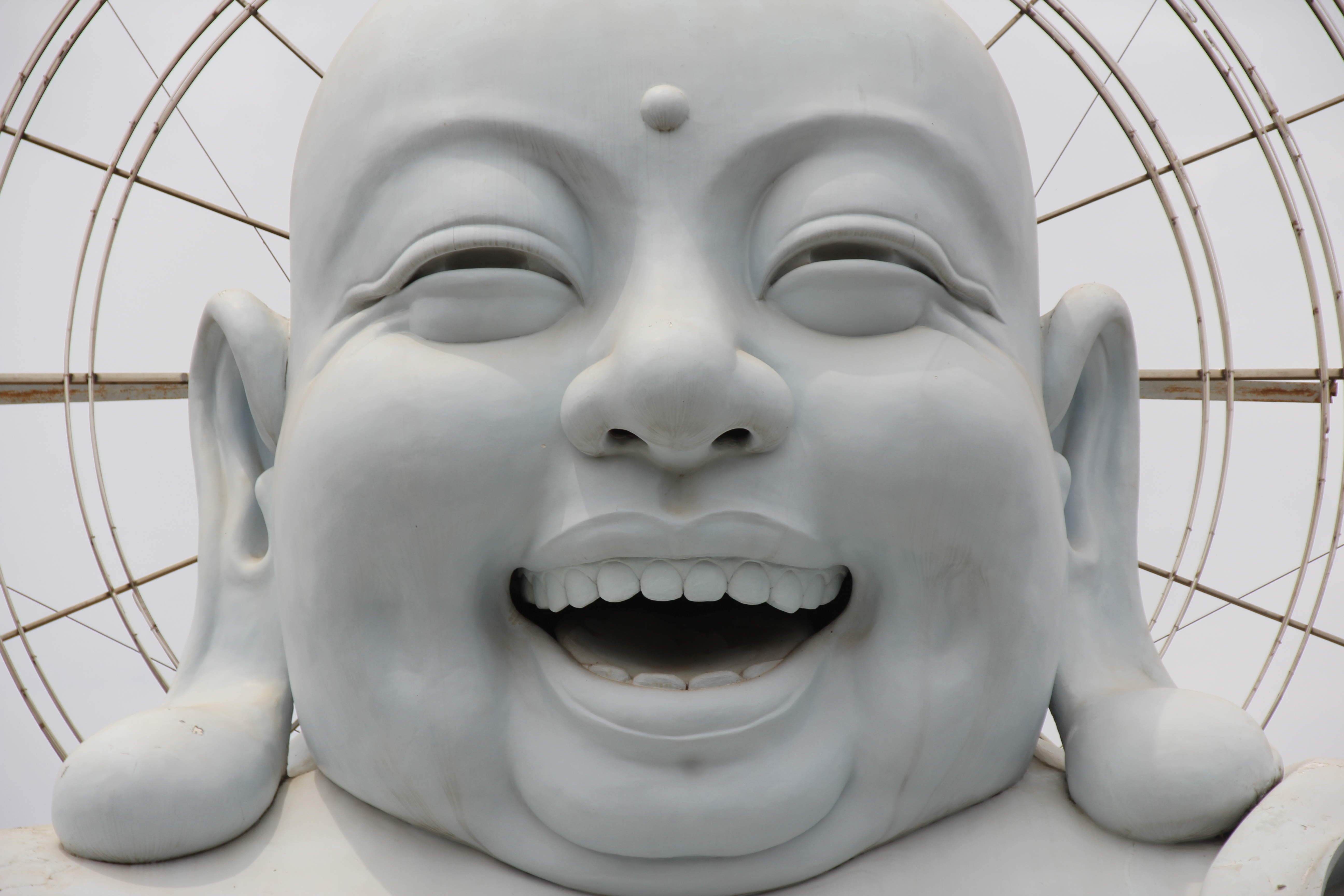 Улыбающийся Будда