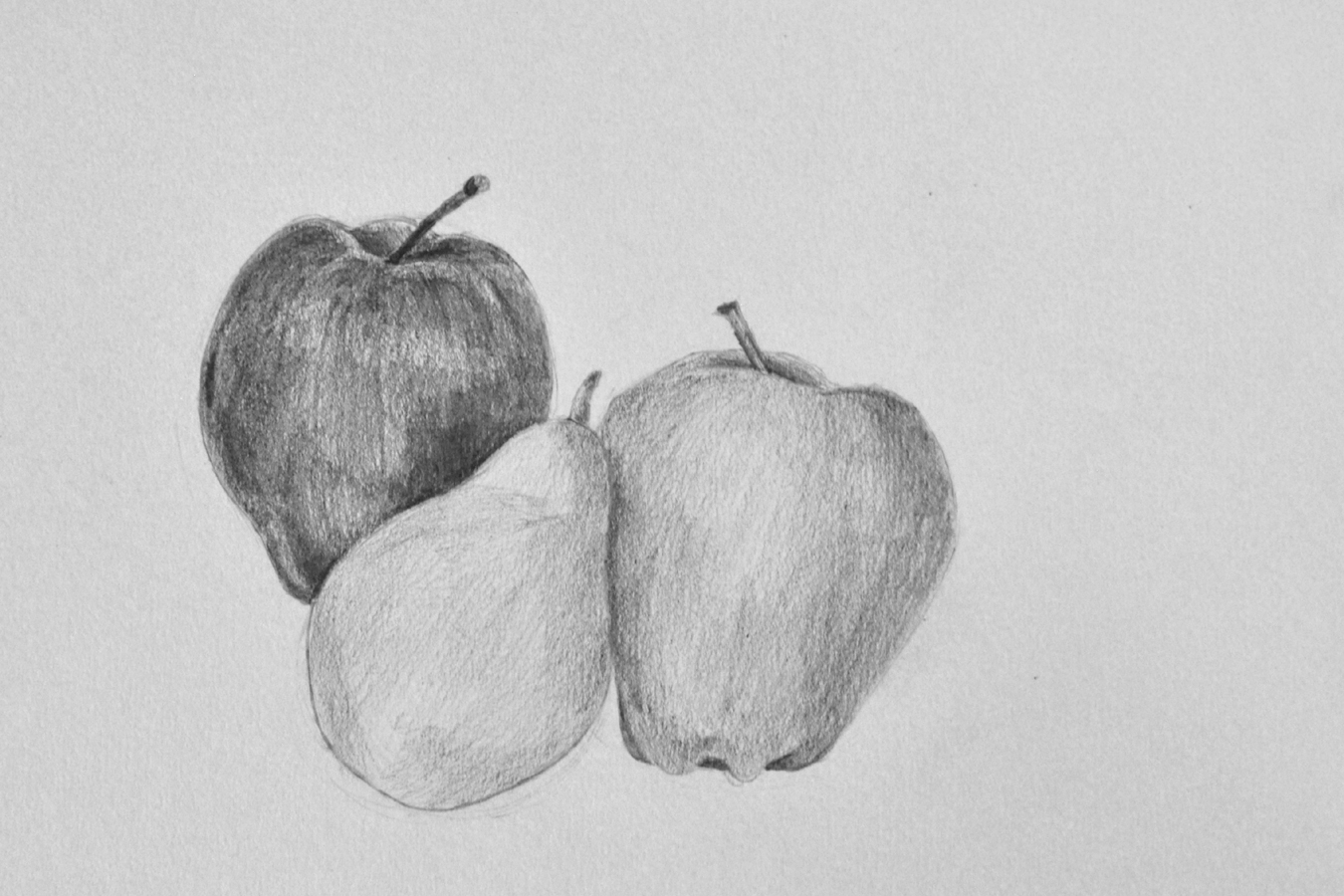 Натюрморт яблоко карандашом