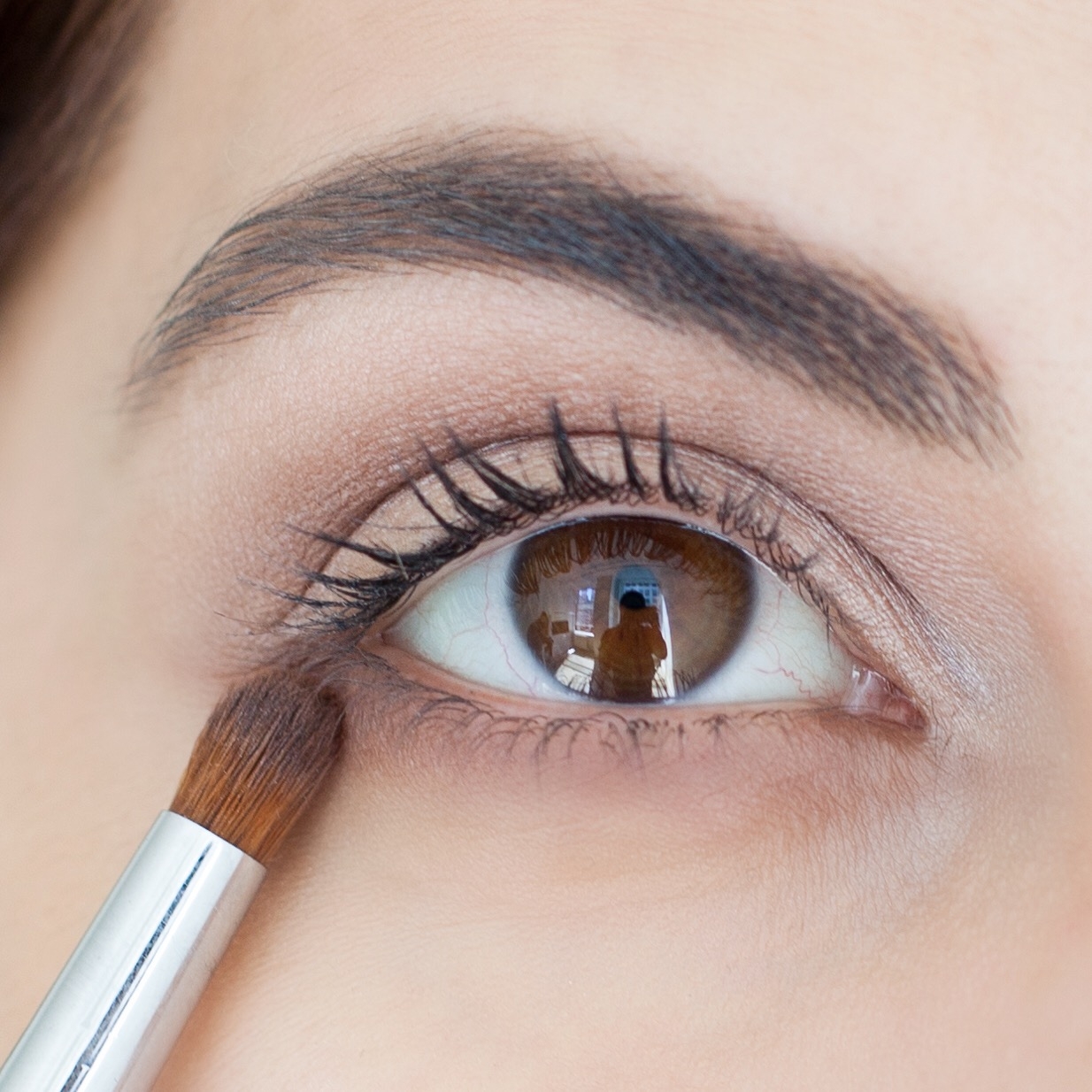 Коричневый карандаш для глаз макияж