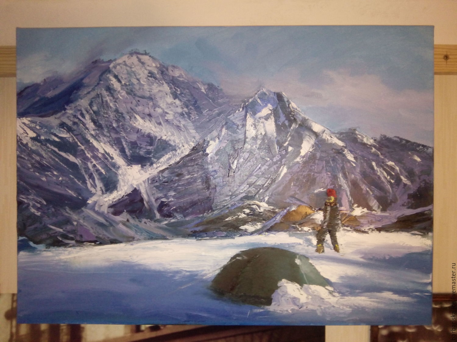В горах альпинистка картины художника
