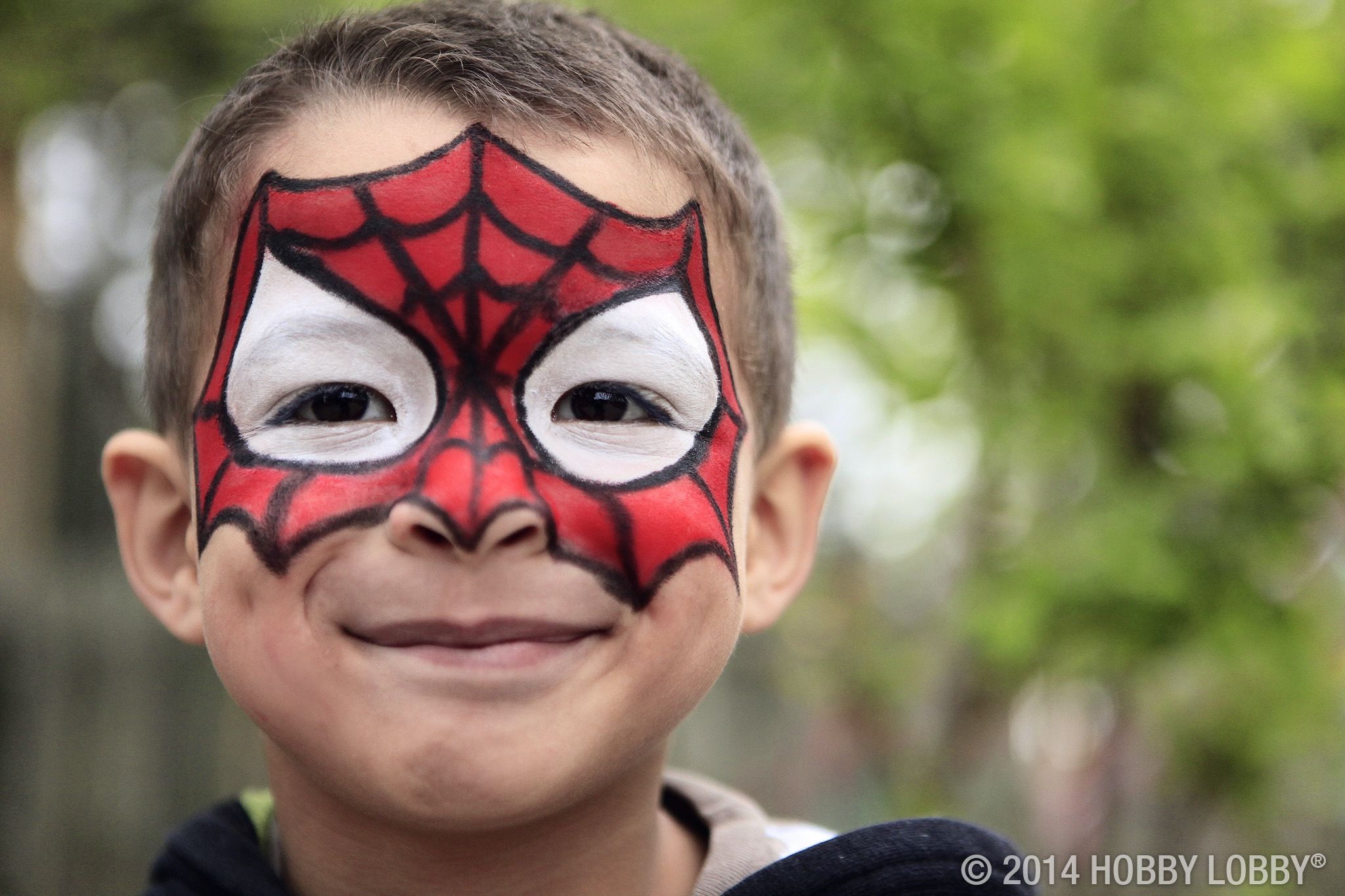 Человек паук маска на лице красками