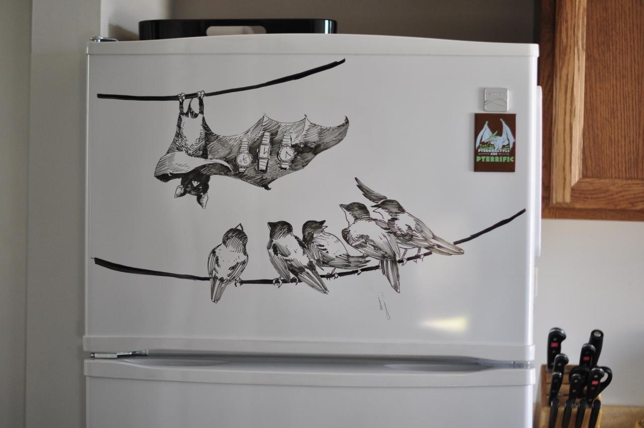 Рисунки на холодильнике маркером