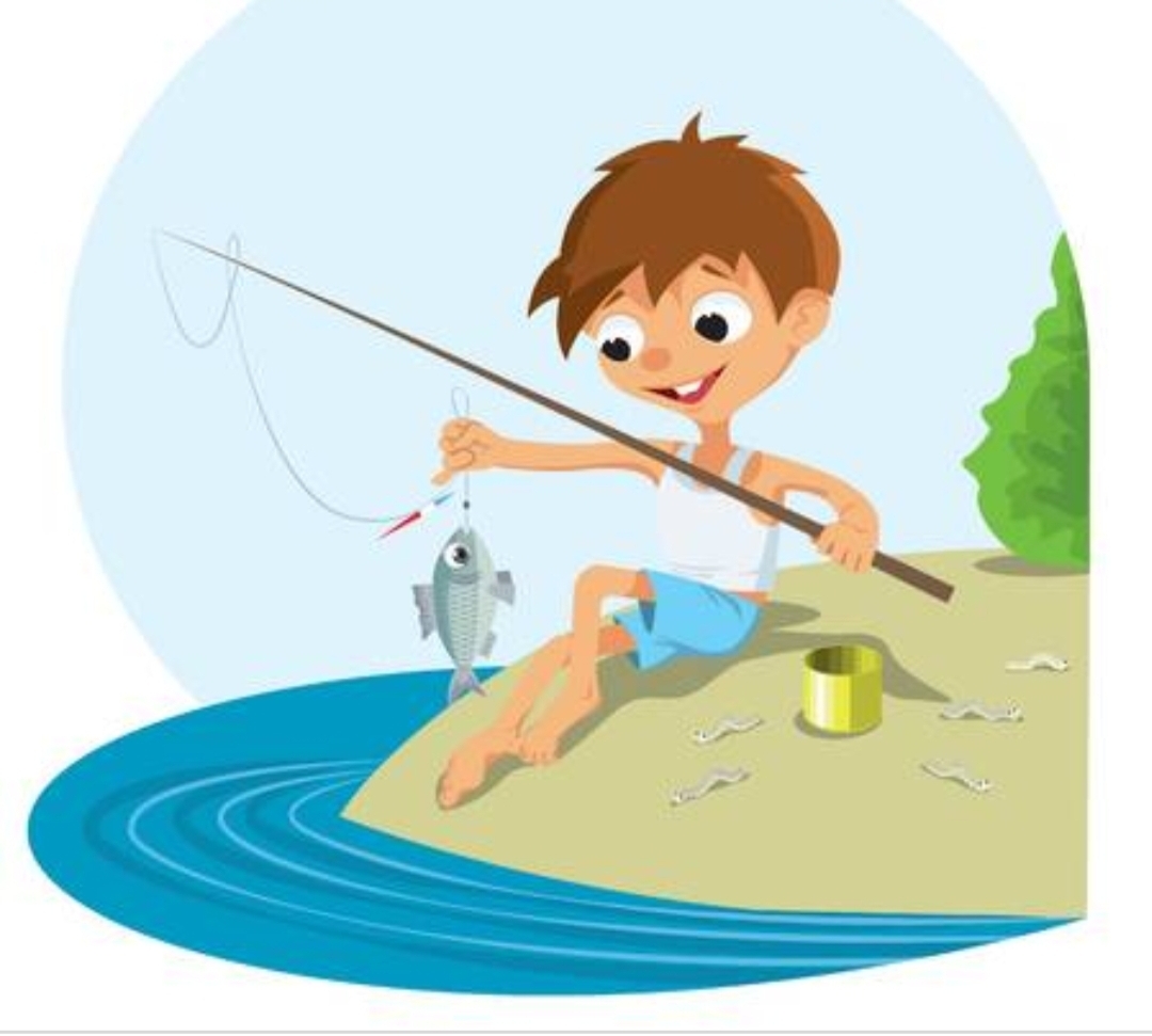 Мальчик поймал рыбу